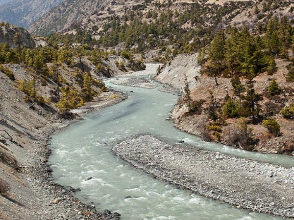 जल-संसाधन में अव्वल, बिजली में पिछलग्गू 