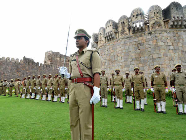स्वतंत्रा दिवस परेड 