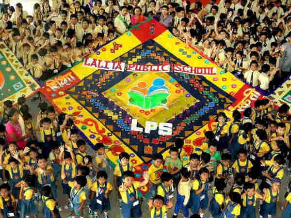 रक्षा सूत्र बांधते समय क्या करें- रक्षा सूत्र बांधते समय क्या करें-