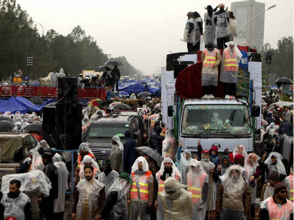 अन्‍ना हजारे की तरह दी सरकार को चुनौती 