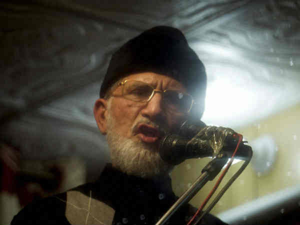 पाक के धर्मगुरु का दर्जा हासिल 