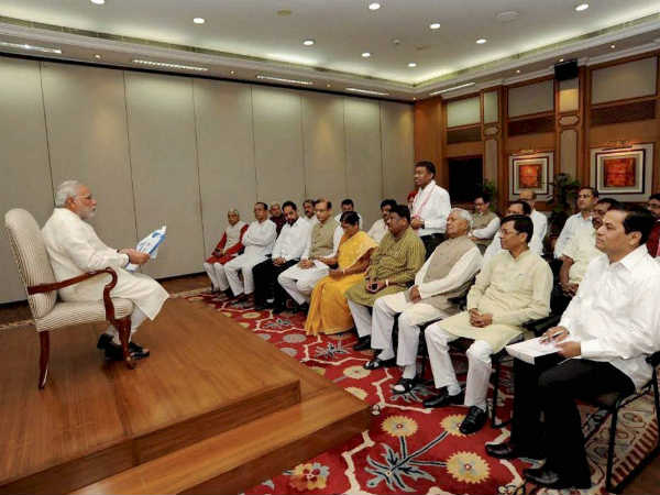 मोदी व अन्य मंत्री 