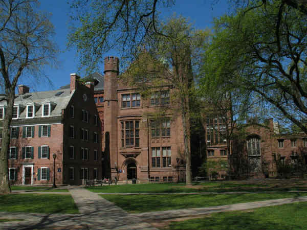 कॉलेगिएट स्‍कूल से येल यूनिवर्सिटी 