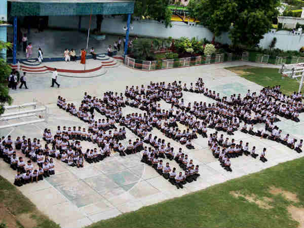 छात्रों ने दी स्वतंत्रता दिवस की शुभकामना