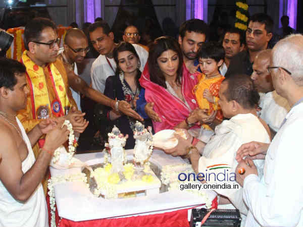 सितारों ने भी मनाया कृष्ण जन्मोत्सव