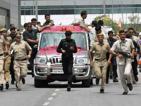 डमी काफिले के साथ चलते हैं मोदी डमी काफिले के साथ चलते हैं मोदी