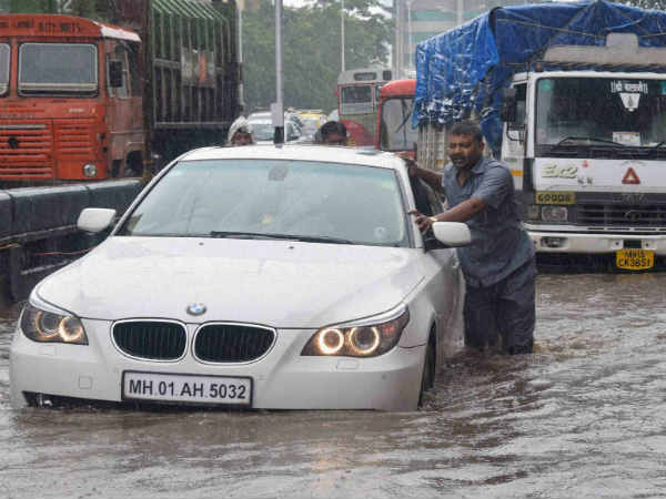  फंस गए वाहन 