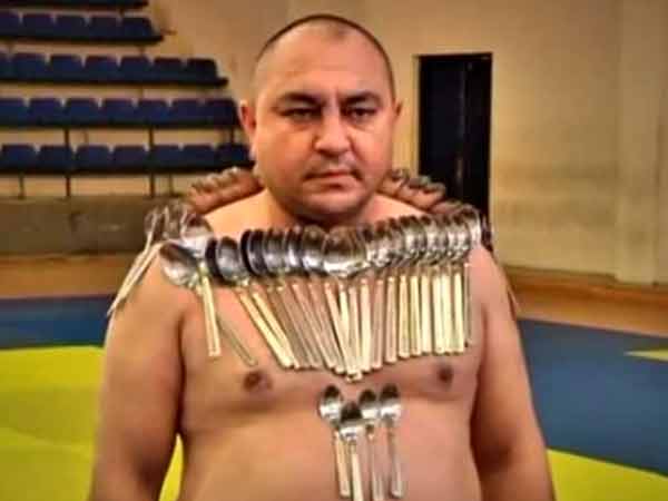 शरीर पर चम्मच