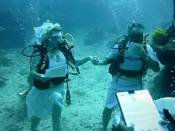 अंडर वॉटर वेडिंग