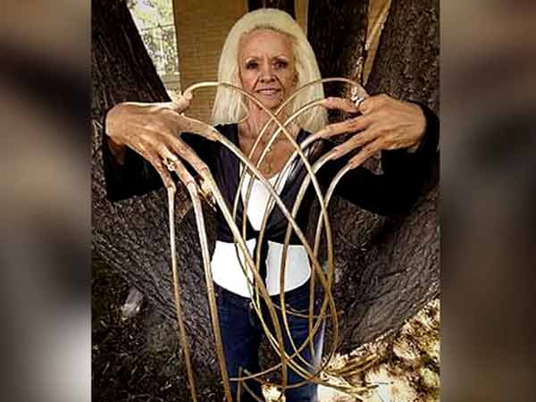 सबसे बड़े नाखून