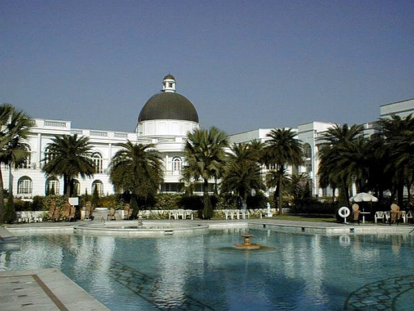 होटल में ठहरने पर