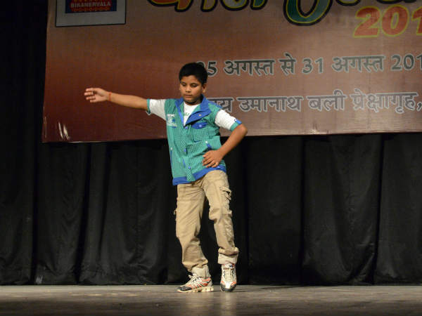 चुटकुले भी सुनाए गए