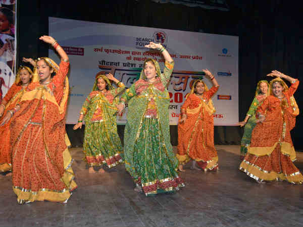 समूह नृत्य 