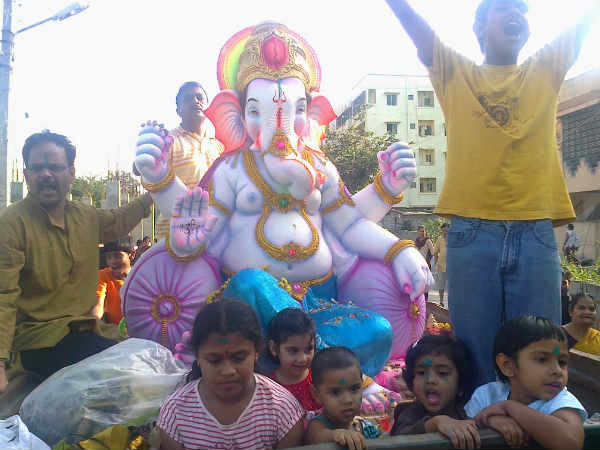 गणपति के संग फोटो