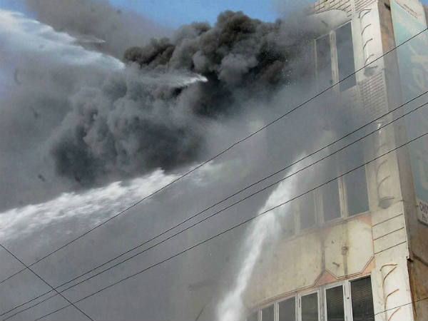 आग की ऊंची लपटे 