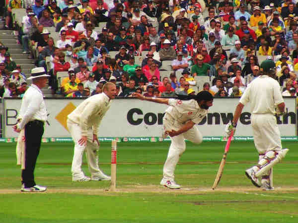 खेल नहीं धर्म बन गया क्रिकेट खेल नहीं धर्म बन गया क्रिकेट