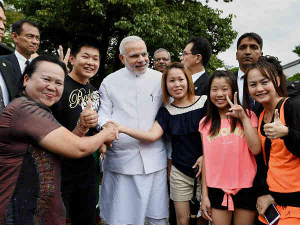 लोगों के साथ मोदी लोगों के साथ मोदी