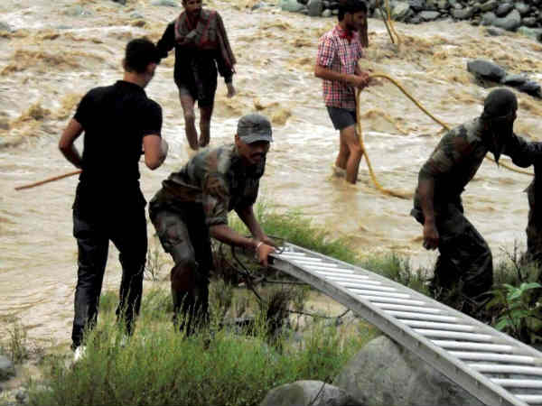 बारिश बनी 70 लोगों का काल