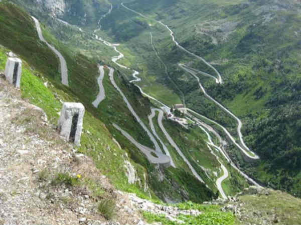 सड़क पर मौत