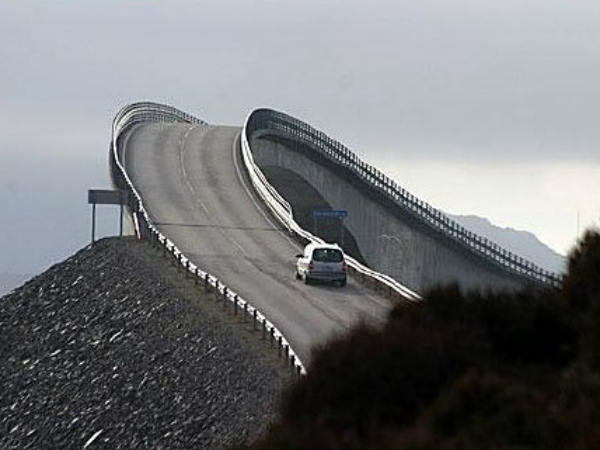 खतरनाक सड़कें