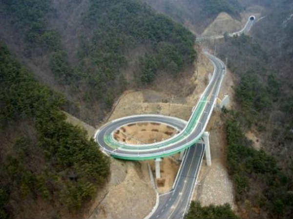 संभल कर चलना इस सड़क पर