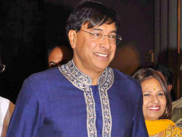 सांघवी से पीछे हुए