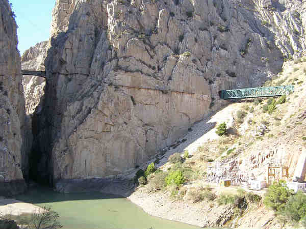 काफी कम लोग जाते हैं