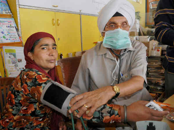 डॉक्टरों की टीम मौजूद डॉक्टरों की टीम मौजूद