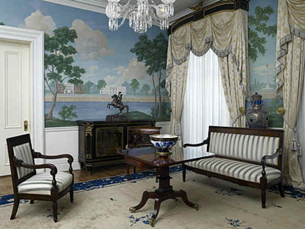 9 स्‍टाफ बेडरूम 