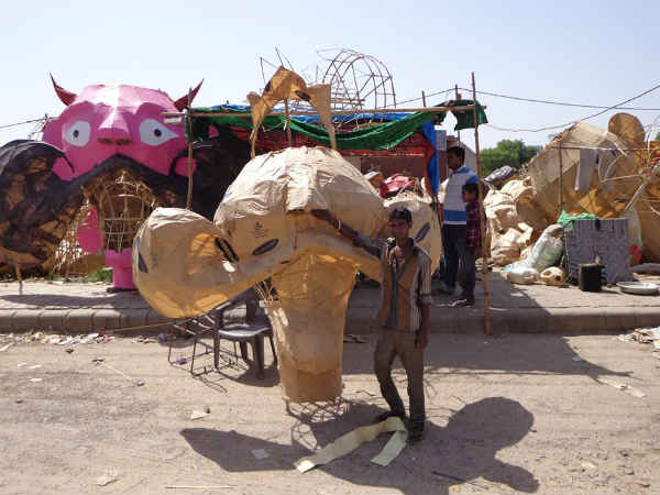 पुलिसवाले भी मांगते हैं पैसा