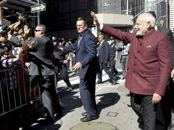 पीएम को देख खुश हुए भारतीय 