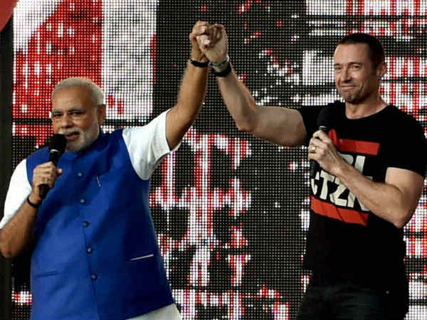 रॉकस्‍टार की तरह स्‍टेज पर आए मोदी