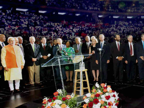 मोदी के स्वागत को आए आगे मोदी के स्वागत को आए आगे