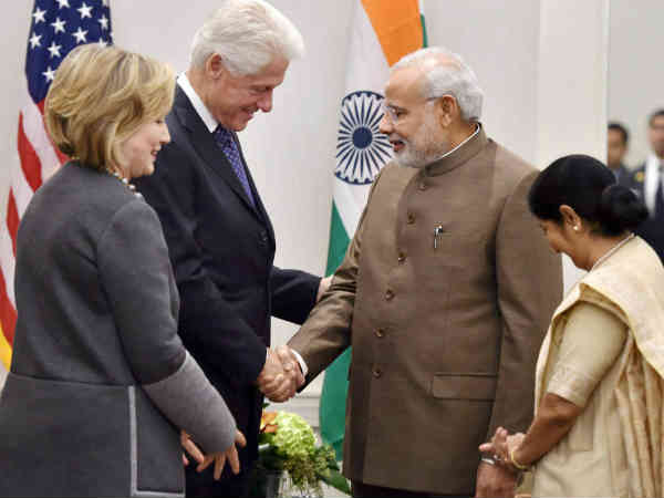 हिलेरी भी साथ मौजूद हिलेरी भी साथ मौजूद