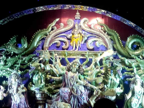 भक्‍तों पर चढ़ा त्‍योहार का रंग 