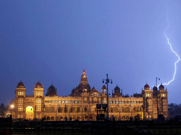 आकर्षक है पैलेस का गुबंद 