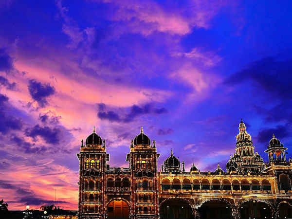 200 किलो सोने का राजसिंहासन