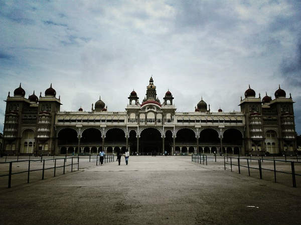 सजावट के साथ कई कार्यक्रम