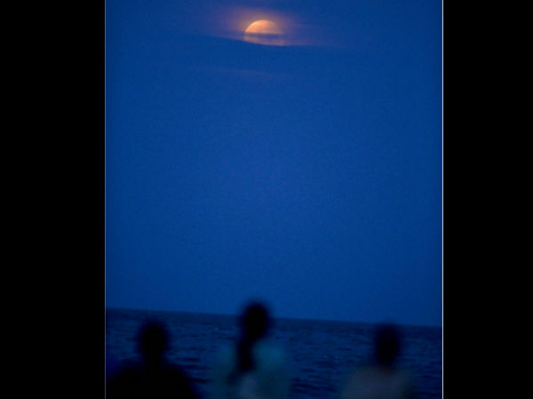 खूबसूरत दिखा चांद