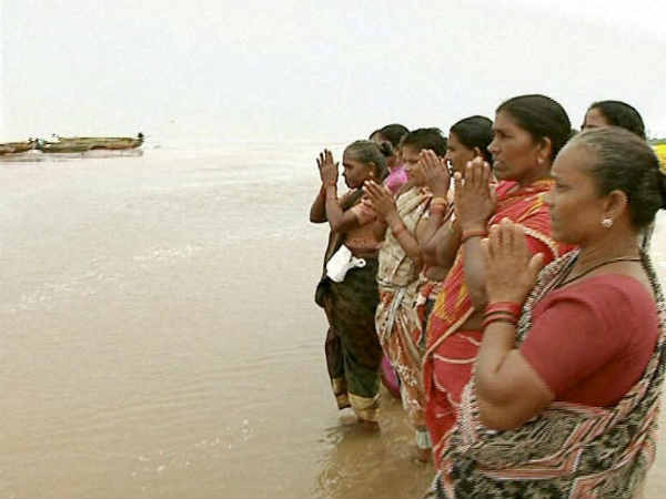 कुदरत से मांगते दुआ 