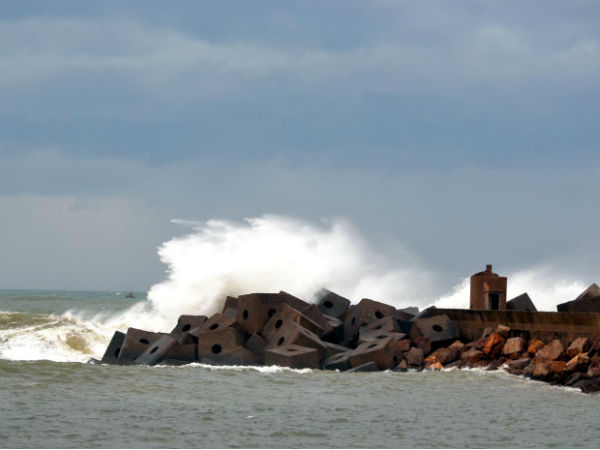 Cyclone hits Andhra Pradesh | आंध्र प्रदेश में जब हुदहुद ने दस्तक दी
