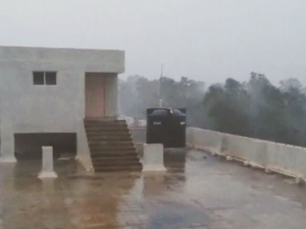 Rain during cyclone | चक्रवात हुदहुद के दौरान बारिश 