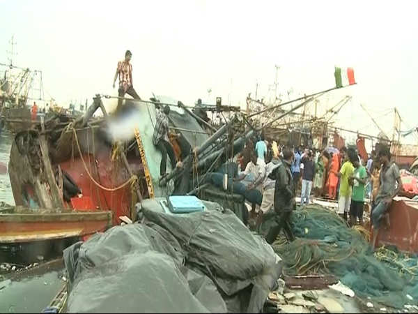 हुदहुद ने मचायी तबाही हुदहुद ने मचायी तबाही