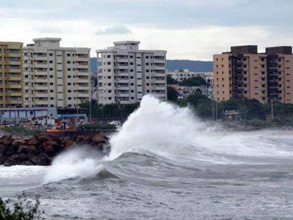 हुदहुद की तस्वीरें हुदहुद की तस्वीरें