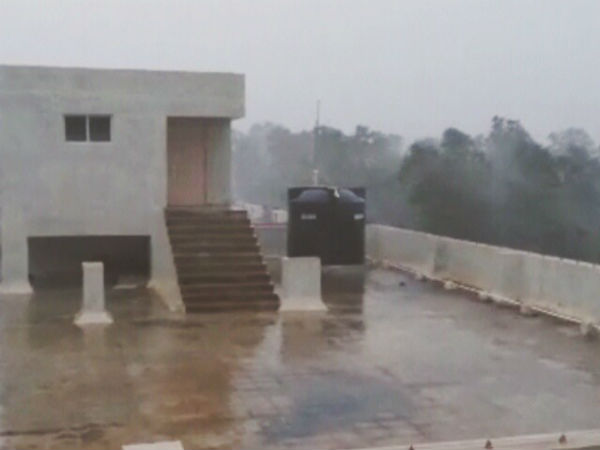 घरों में घुसा पानी घरों में घुसा पानी