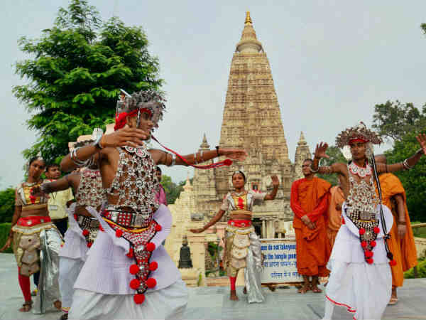 महाबोधी मंदिर में नृत्य