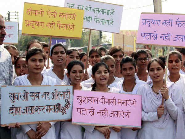 पटाखों को कहें न पटाखों को कहें न