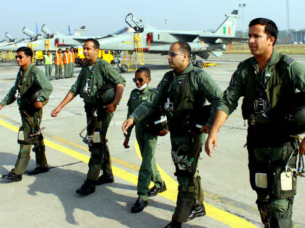 'मुझे चाहिए प्लेन' 'मुझे चाहिए प्लेन'