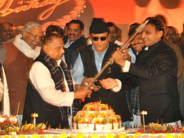 यह है वो तलवार जिससे काटा केक 