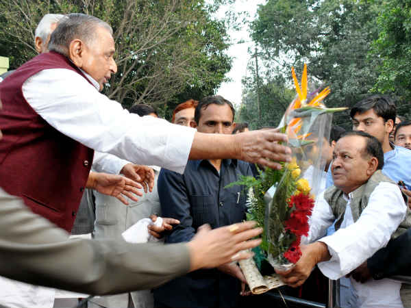 कार्यकर्ताओं ने किया स्वागत 